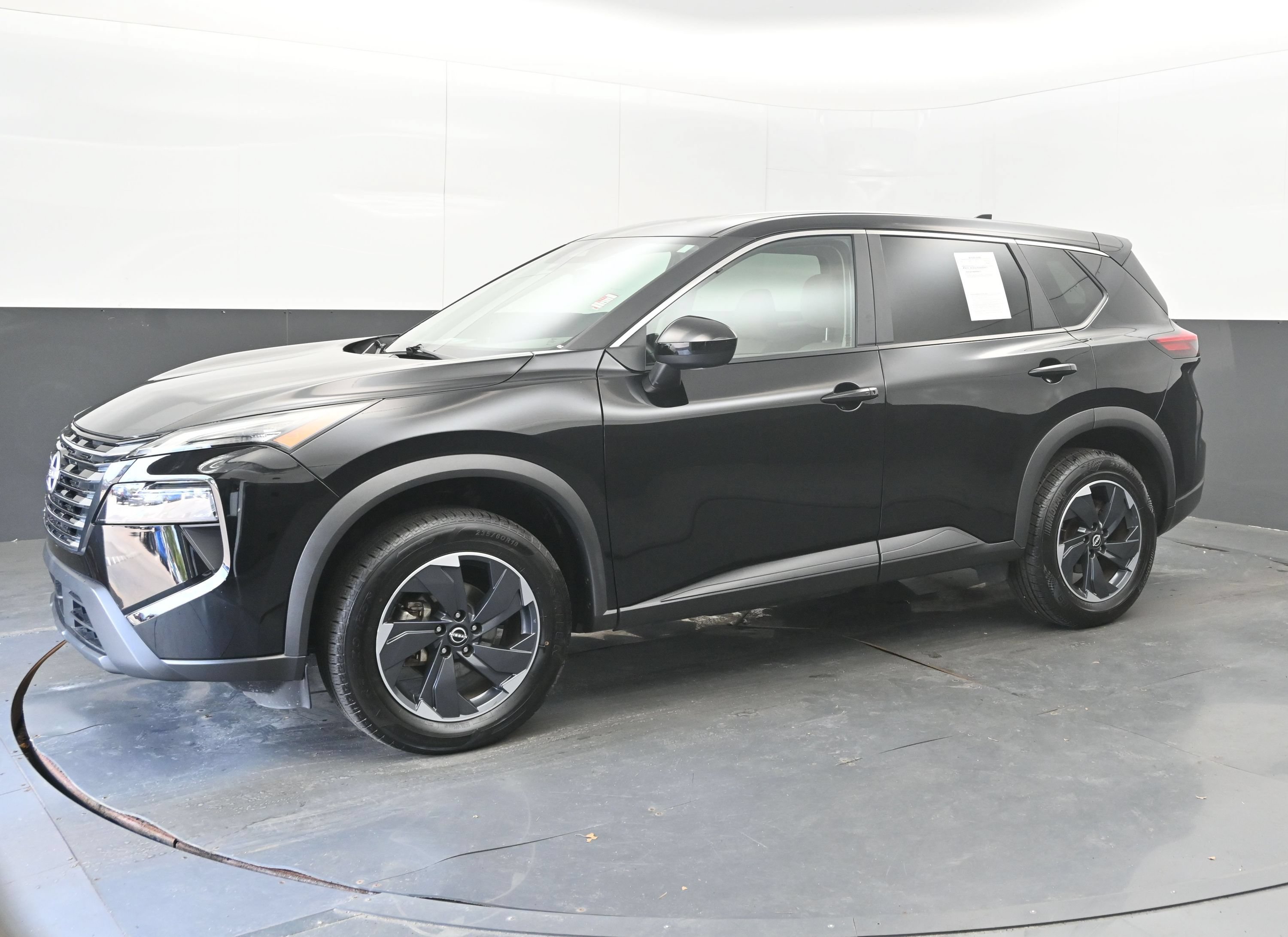 Used 2025 Nissan Rogue SV FWD image 9