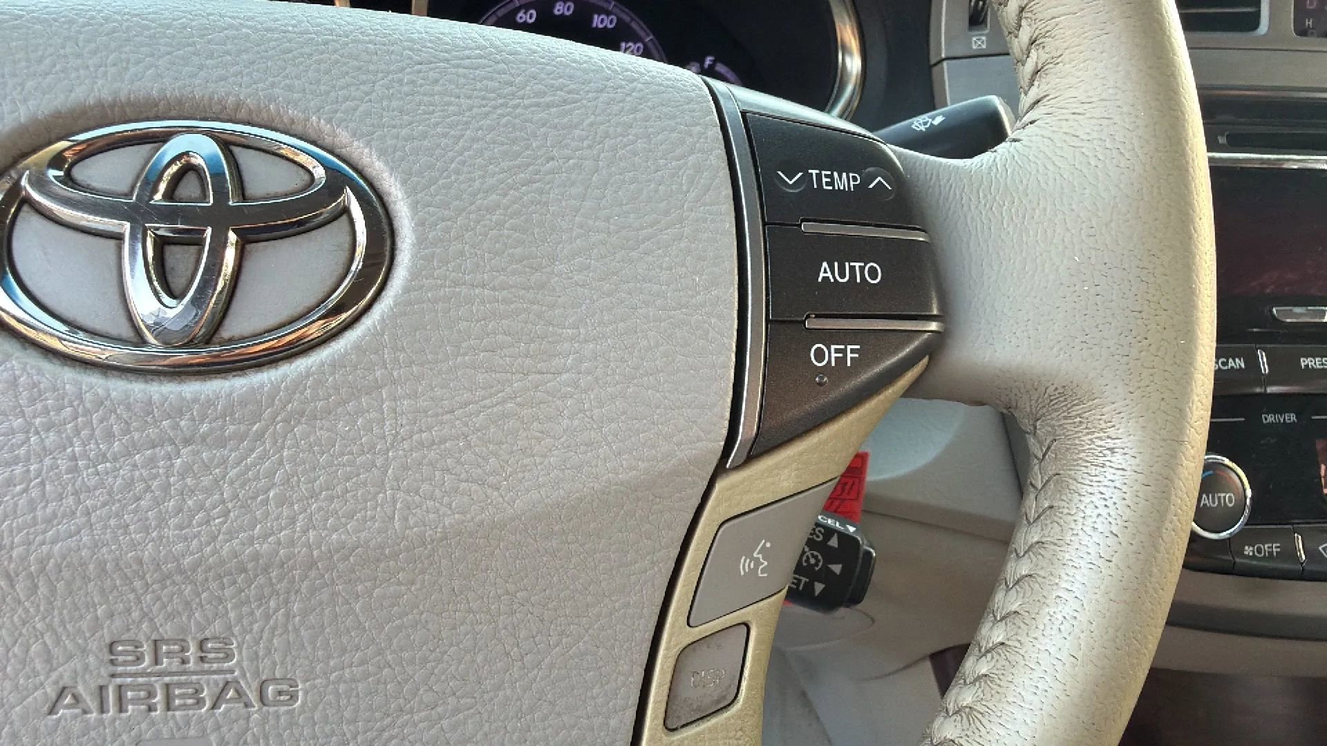 Used 2011 Toyota Avalon FWD image 17