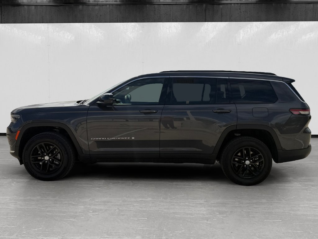 Used 2025 Jeep Grand Cherokee L Laredo RWD image 2