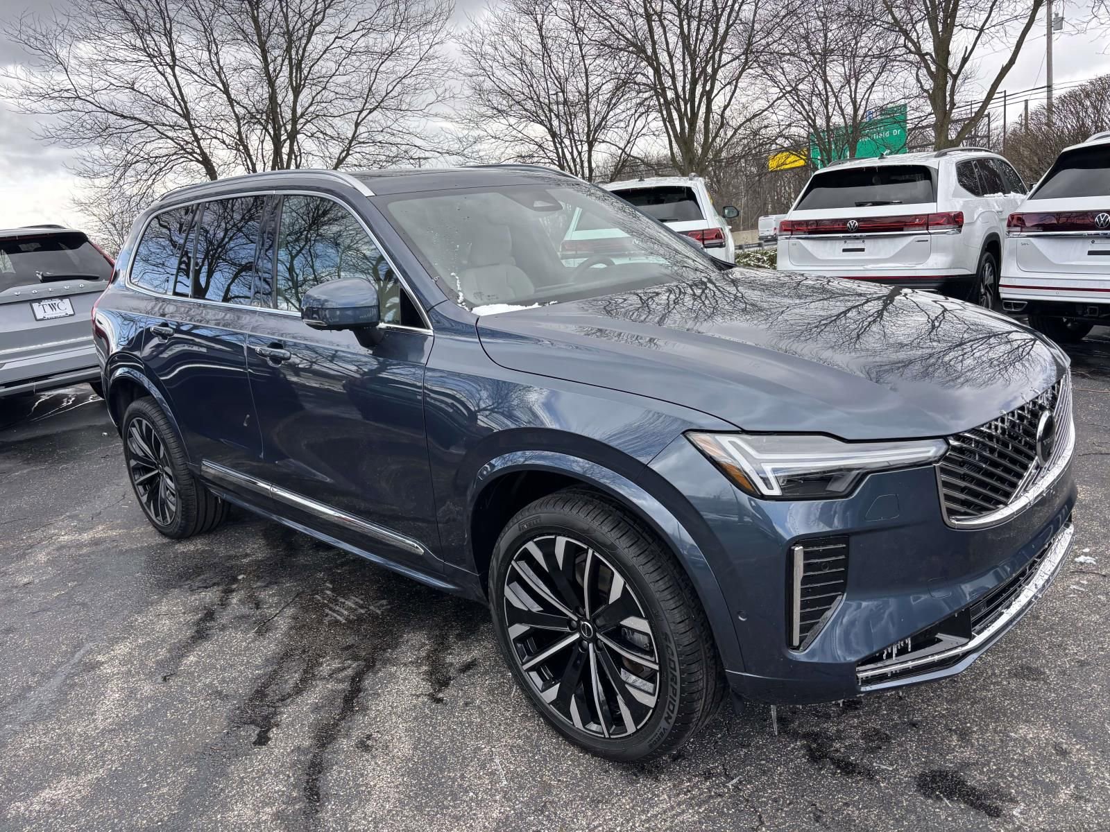 New 2026 Volvo XC90 B5 Plus w/ Protection Package Premier image 3