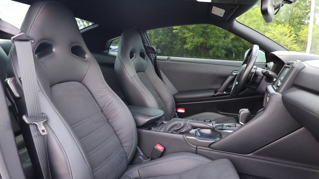 Used 2021 Nissan GT-R Premium AWD/4WD image 15