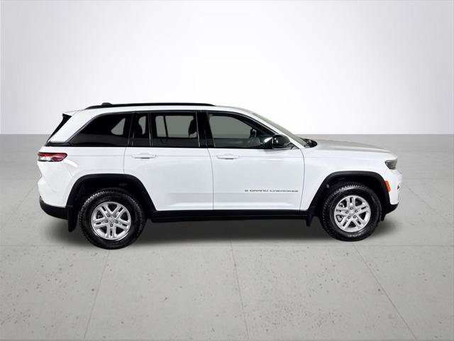 Certified 2025 Jeep Grand Cherokee Laredo w/ MOPAR Finishing Package AWD/4WD image 6