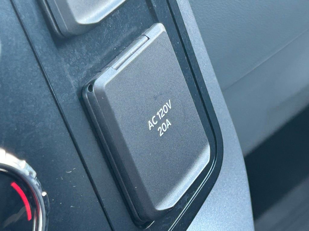 Used 2025 Ford F150 Lightning XLT AWD/4WD image 32