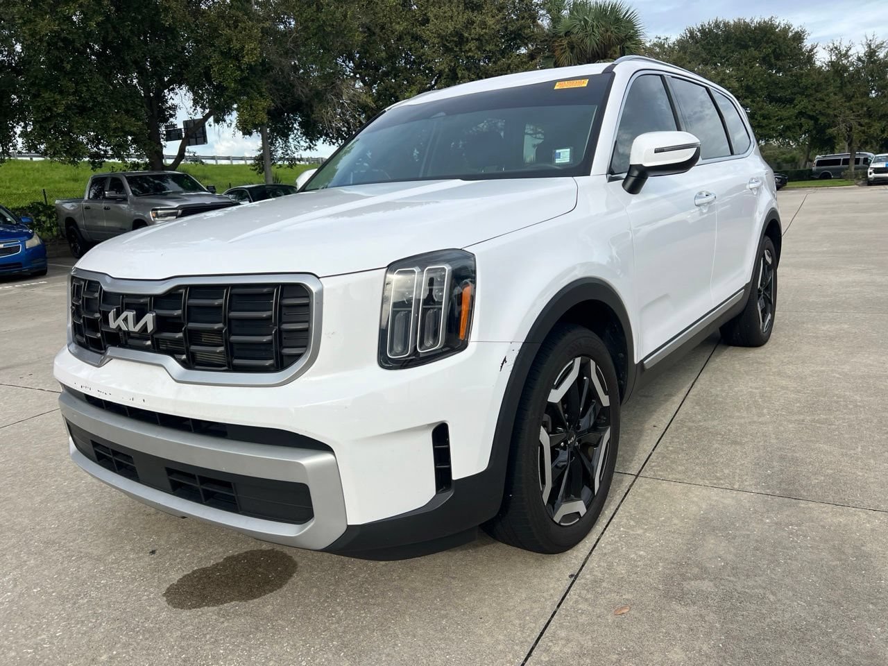 Used 2024 Kia Telluride S w/ S Sunroof Package