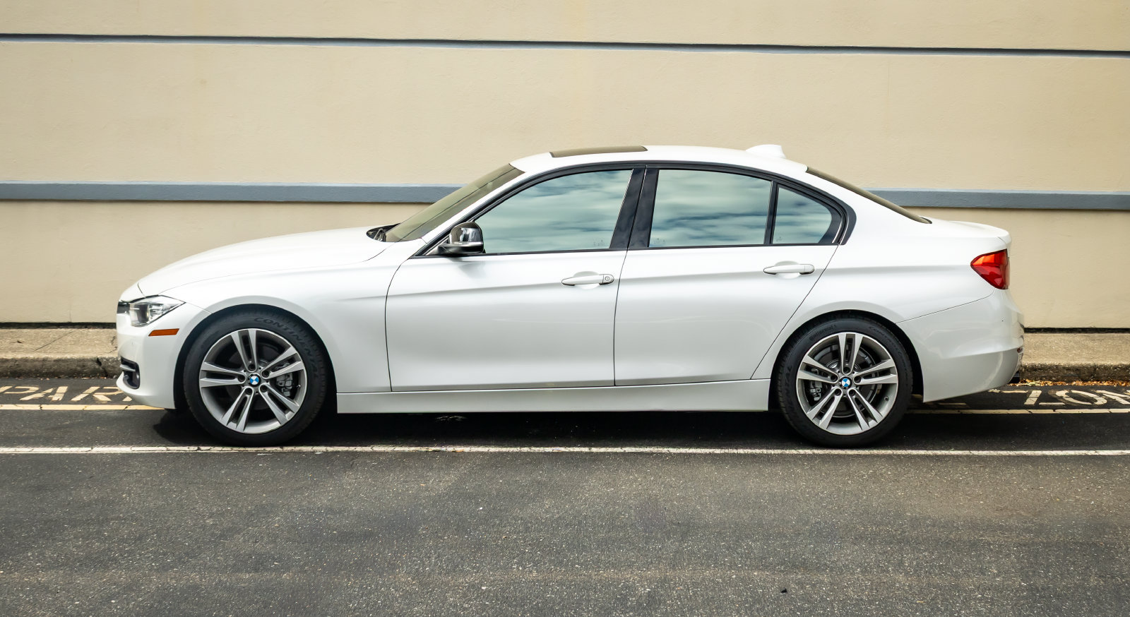 Used 2015 BMW 328i Sedan RWD image 4