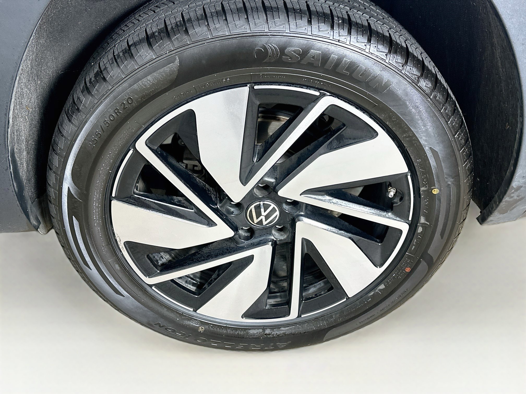 Used 2025 Volkswagen Atlas SE FWD image 11