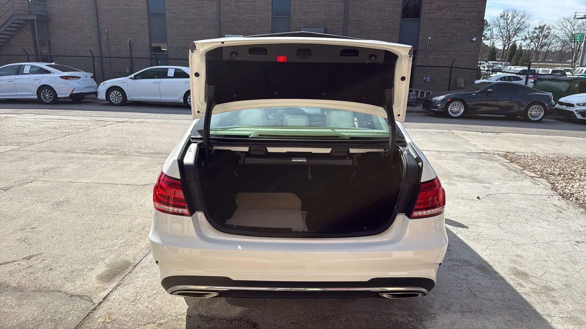 Used 2014 Mercedes-Benz E 350 4MATIC Sedan image 10