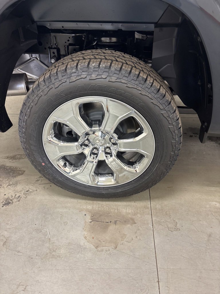 New 2026 RAM 1500 4x4 Crew Cab image 33