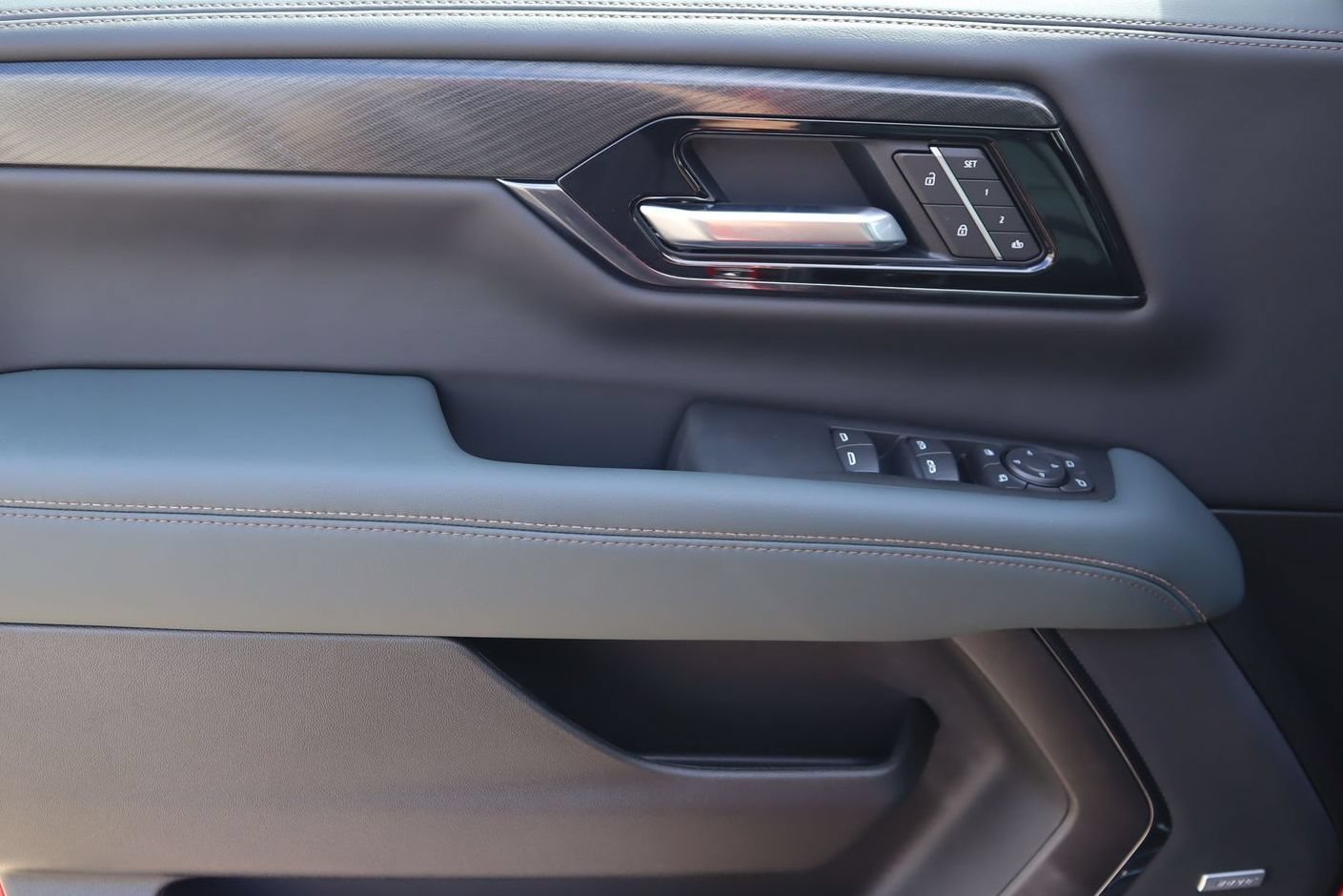 New 2026 GMC Yukon XL AT4 w/ AT4 Premium Plus Package AWD/4WD image 28