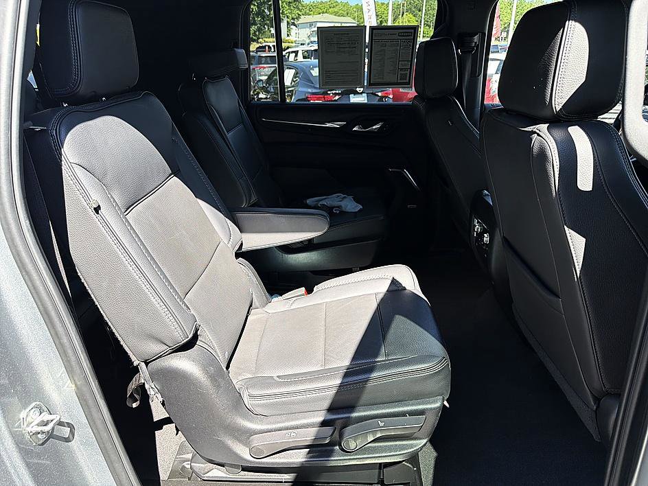 Used 2024 GMC Yukon XL Denali AWD/4WD image 16