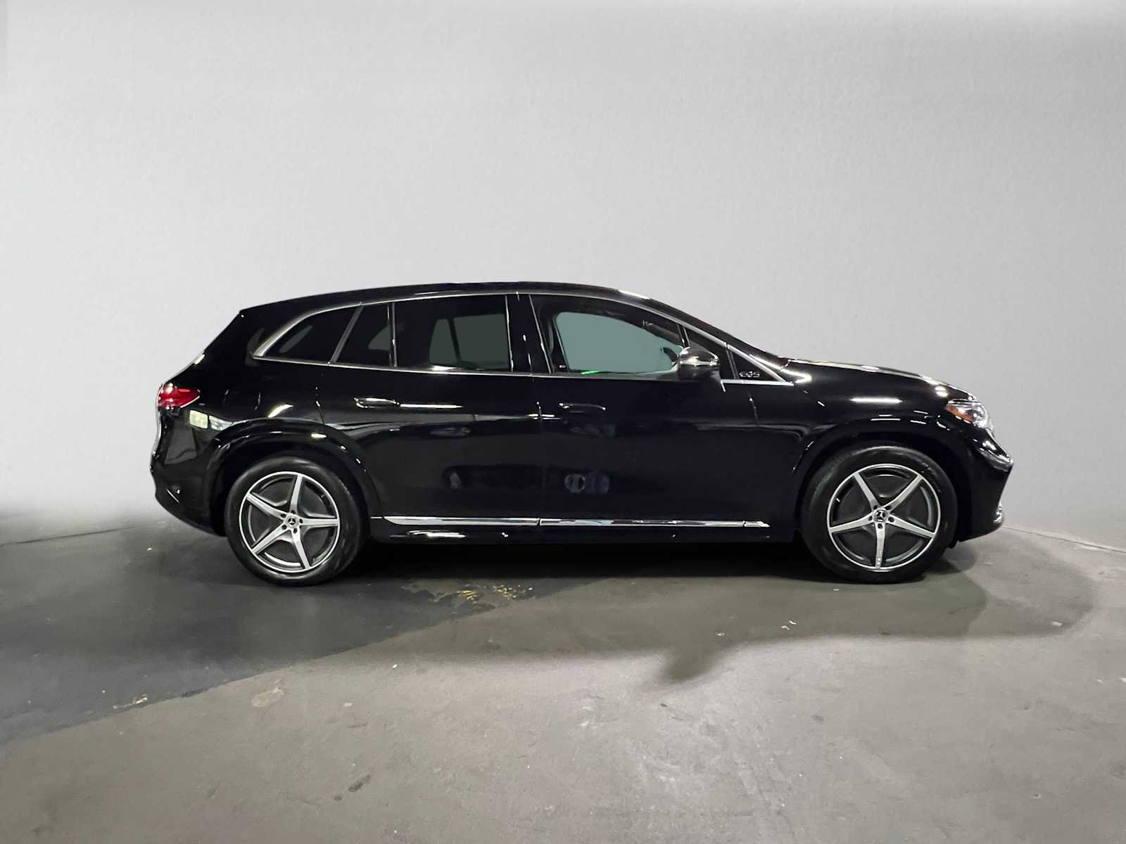 Used 2023 Mercedes-Benz EQS 580 4MATIC SUV image 2