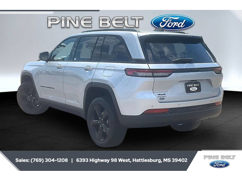 Used 2023 Jeep Grand Cherokee Altitude AWD/4WD image 2