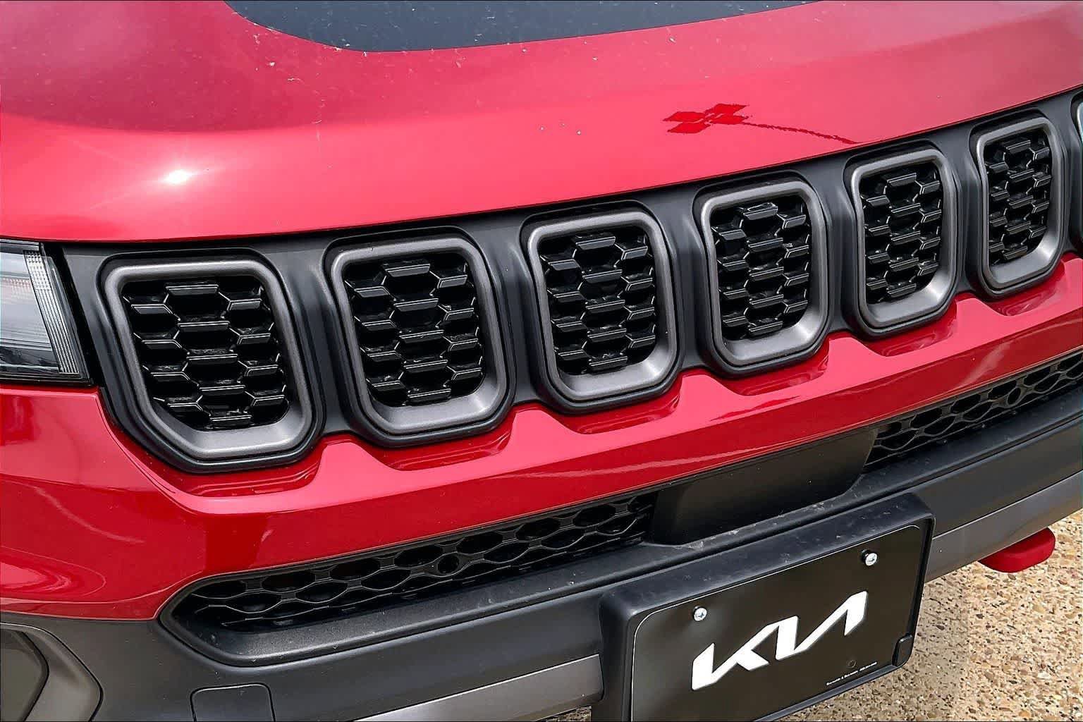 Used 2025 Jeep Compass Trailhawk AWD/4WD image 32