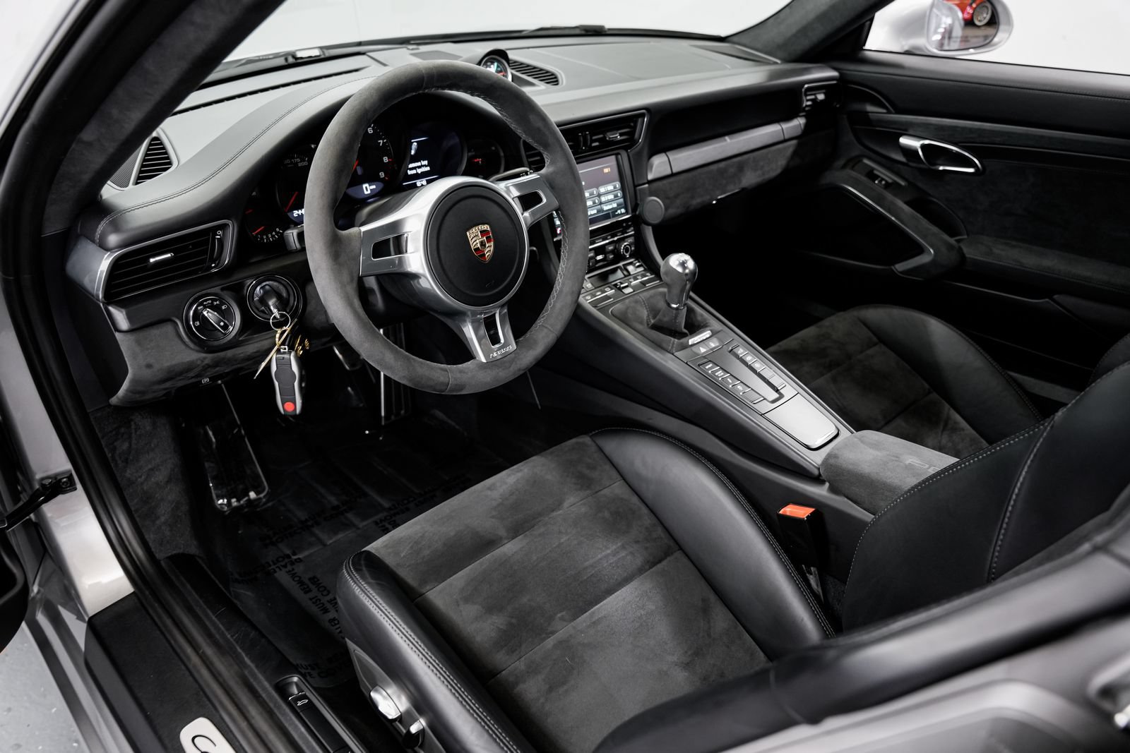 Used 2015 Porsche 911 Carrera GTS RWD image 9