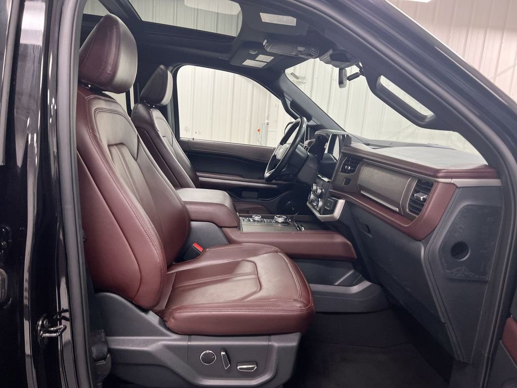 Used 2024 Ford Expedition Limited image 23