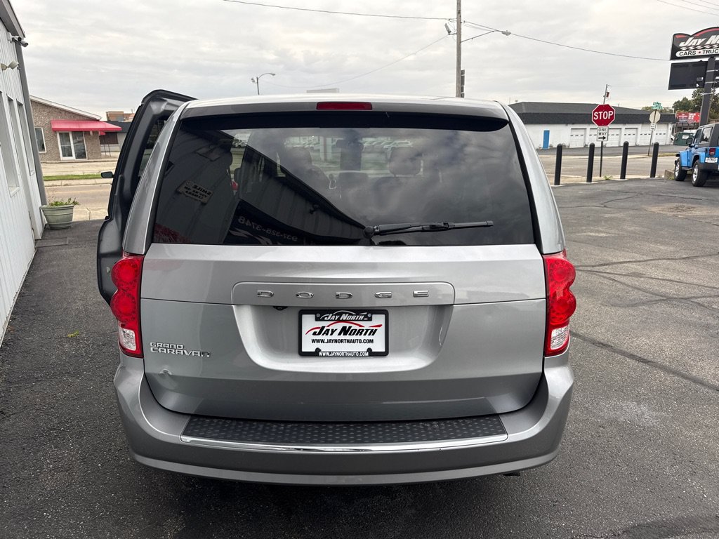 Used 2020 Dodge Grand Caravan SE FWD image 4
