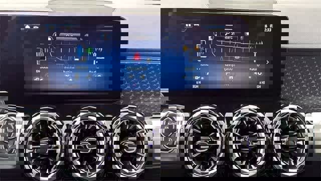 Used 2025 Mercedes-Benz GLB 250 4MATIC image 21