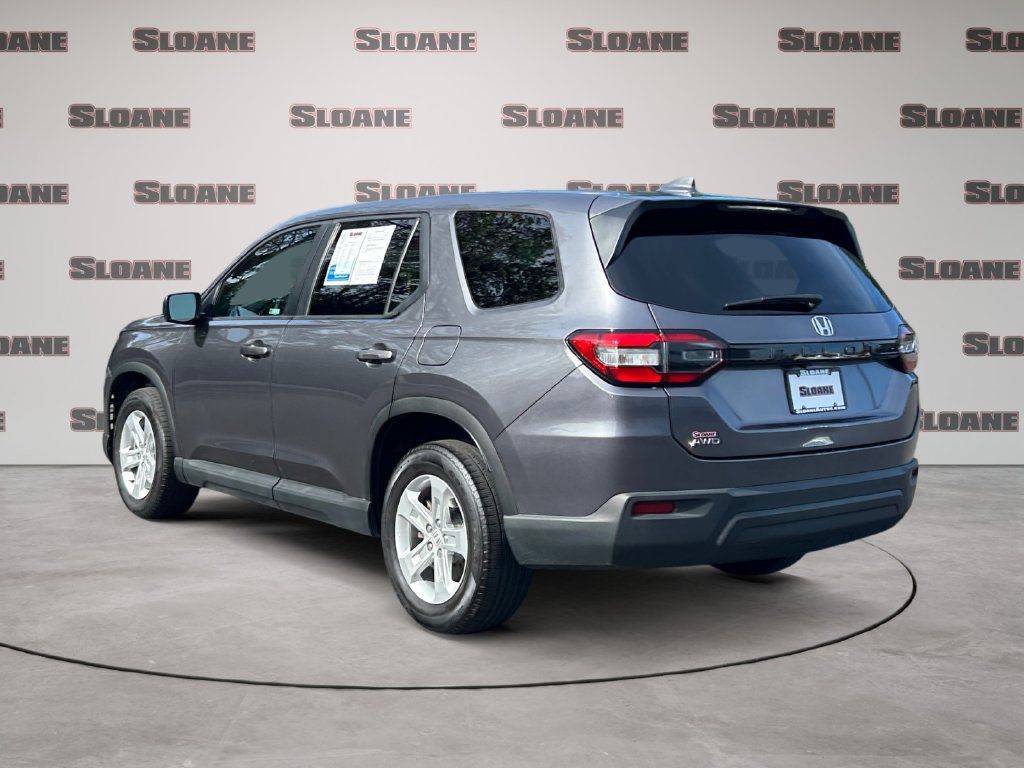 Used 2024 Honda Pilot LX image 3
