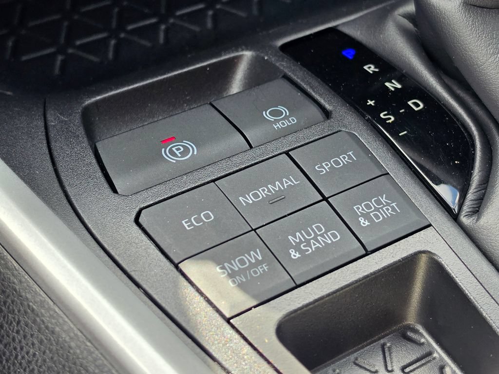 Used 2025 Toyota RAV4 LE AWD/4WD image 22