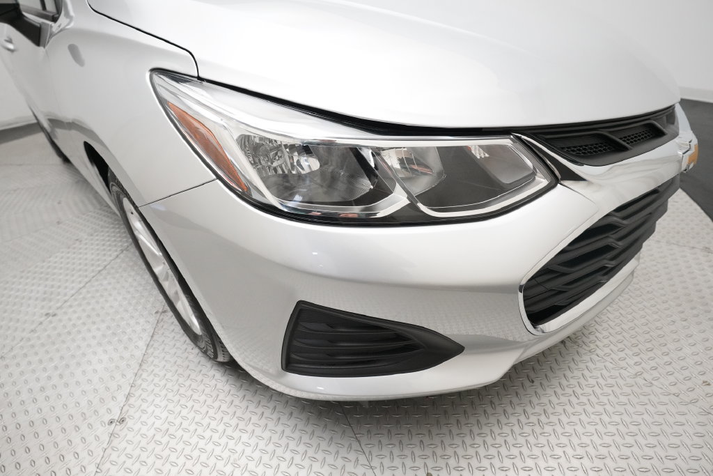 Used 2019 Chevrolet Cruze LS w/ LS Convenience Package FWD image 9