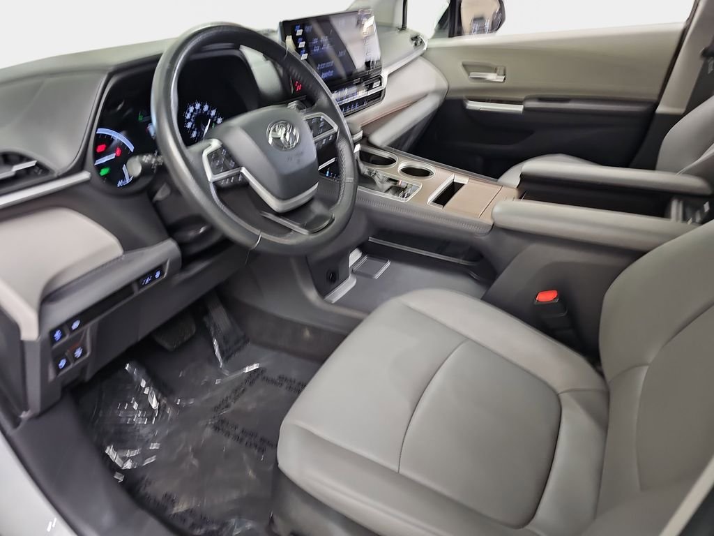 Used 2024 Toyota Sienna XLE FWD image 20