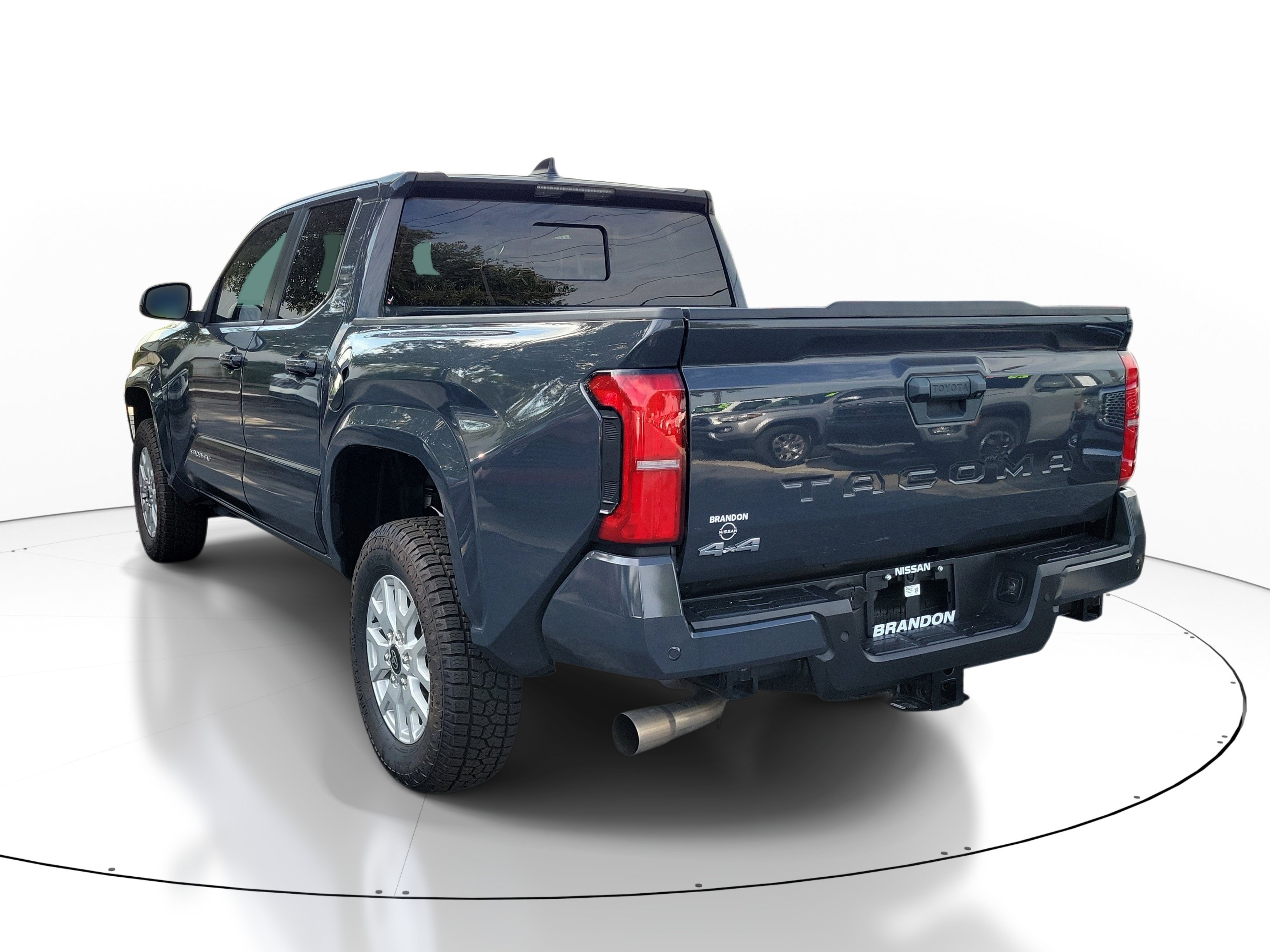 Used 2024 Toyota Tacoma SR5 AWD/4WD image 5