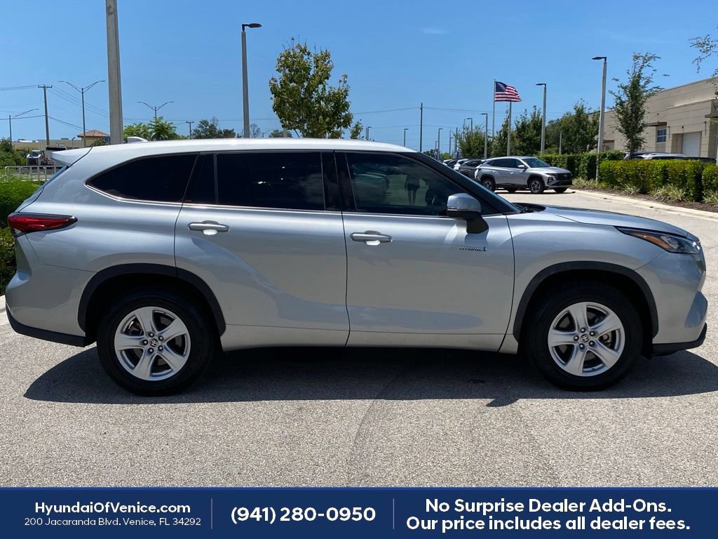 Used 2020 Toyota Highlander LE FWD image 29