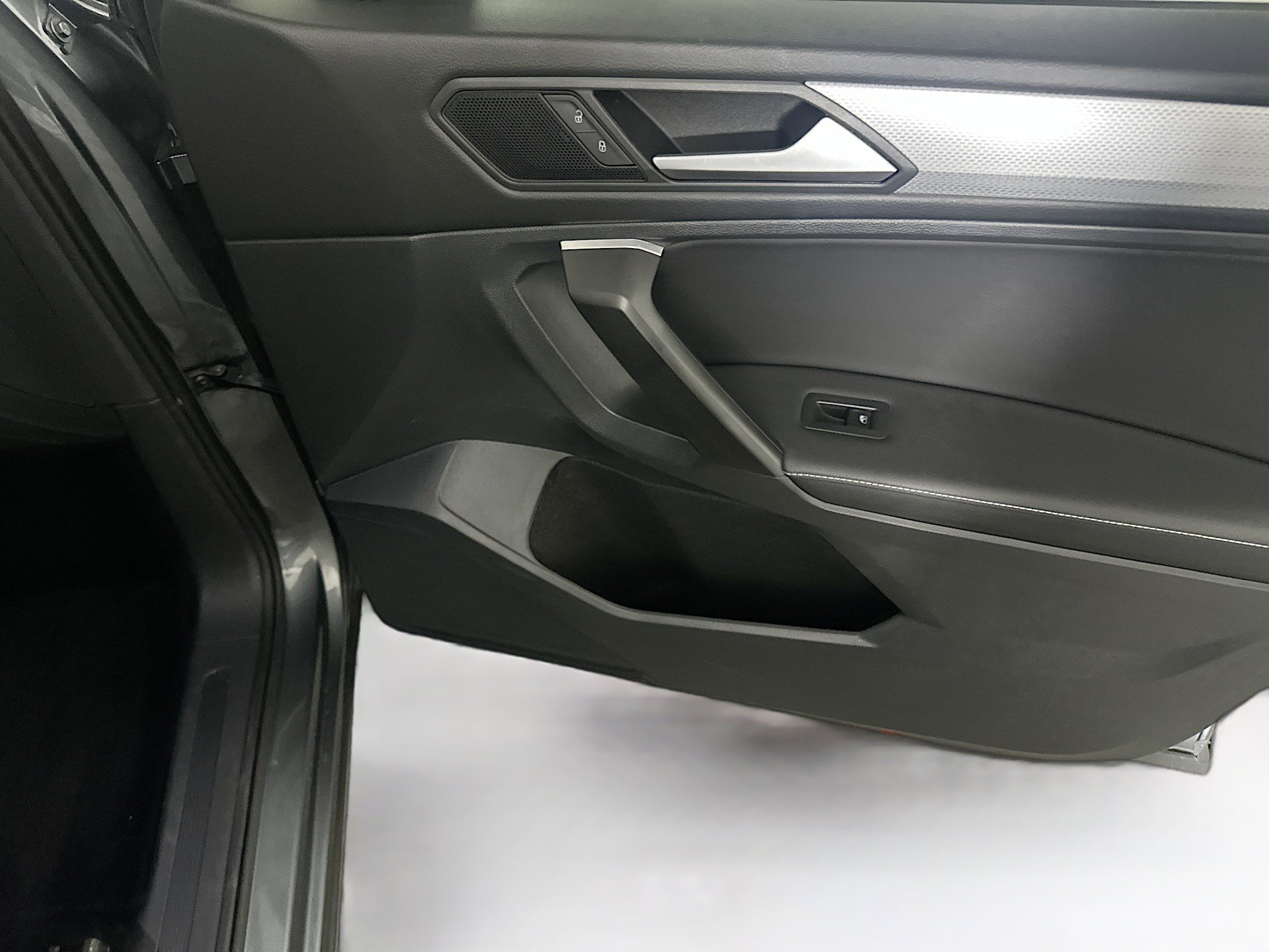 Used 2022 Volkswagen Tiguan S image 30