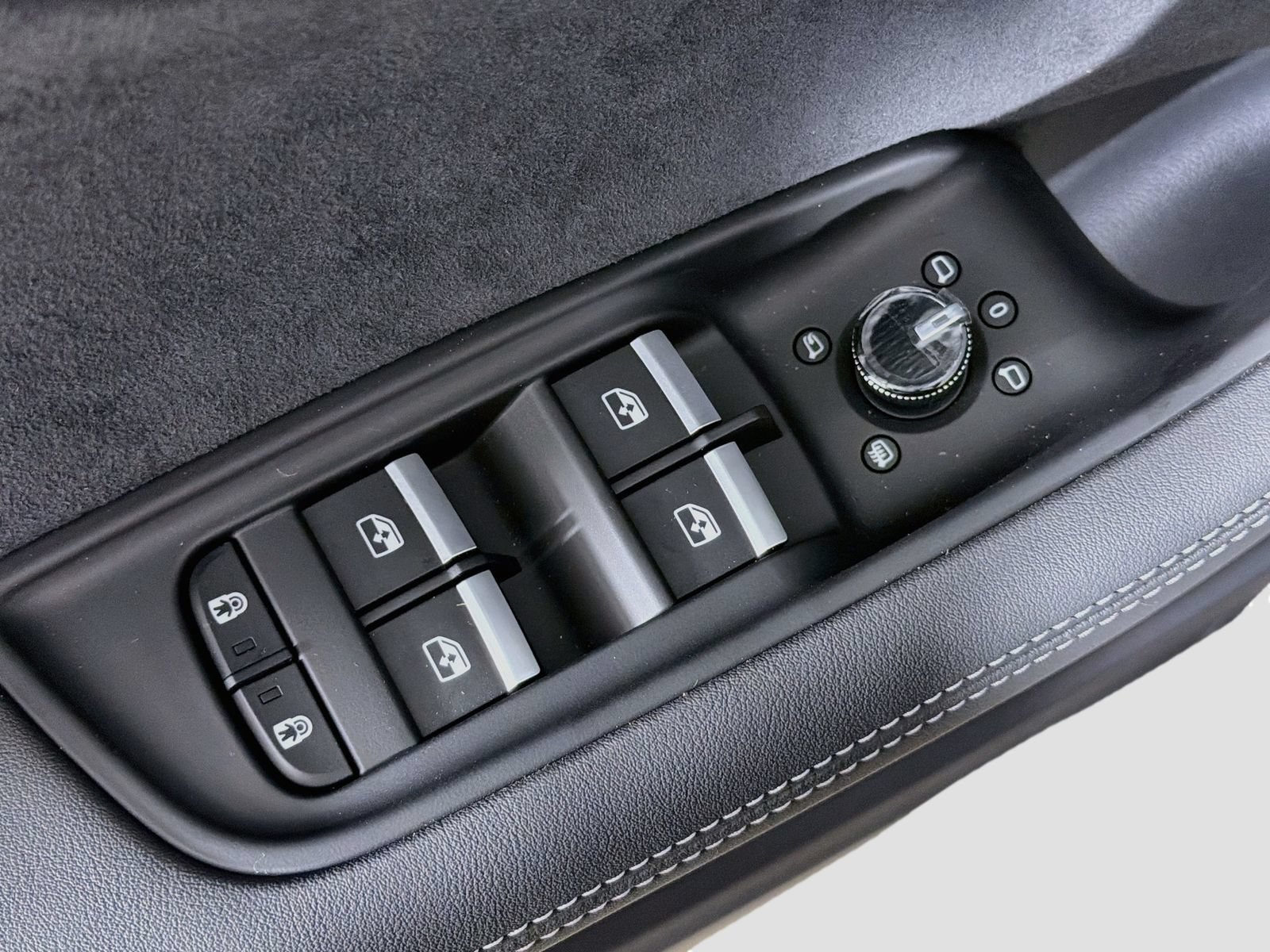 New 2026 Audi SQ8 Premium Plus AWD/4WD image 18