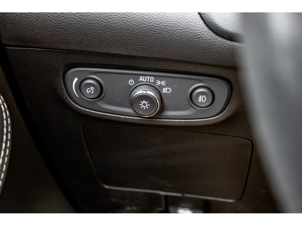 Used 2022 Buick Encore GX Essence w/ Experience Buick Package image 31