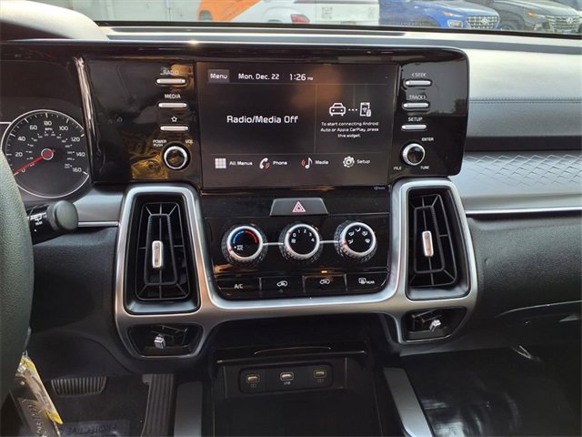 Used 2023 Kia Sorento LX image 18