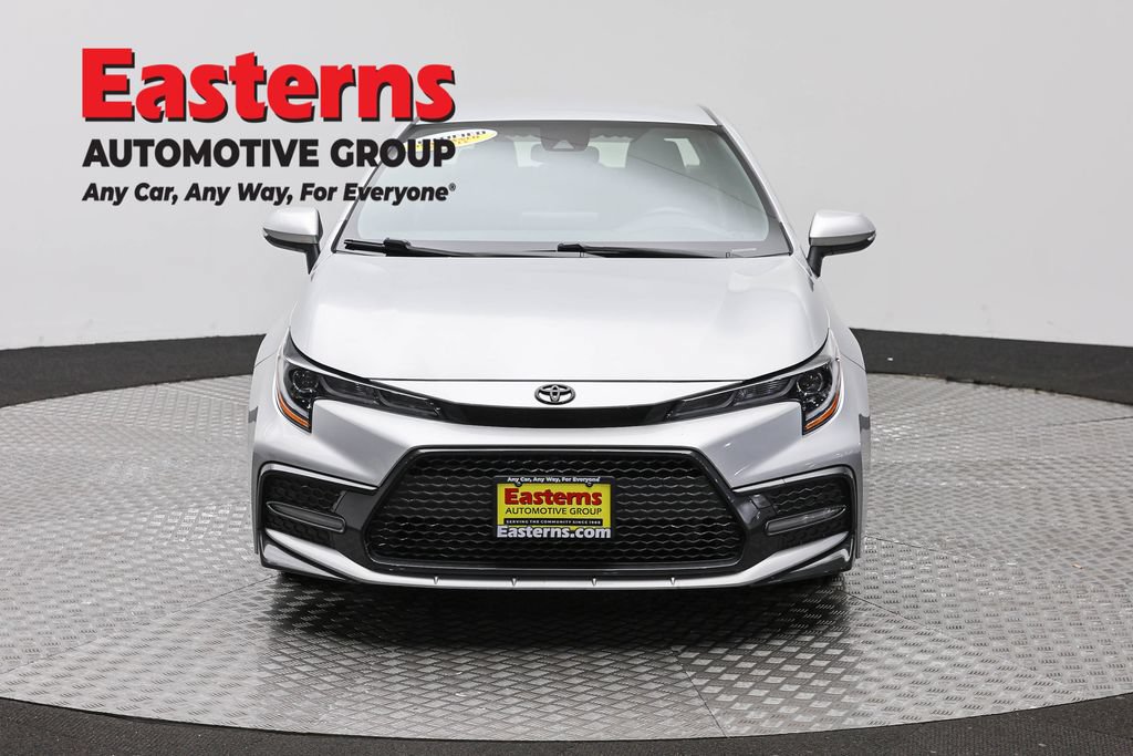 Used 2022 Toyota Corolla SE FWD image 2