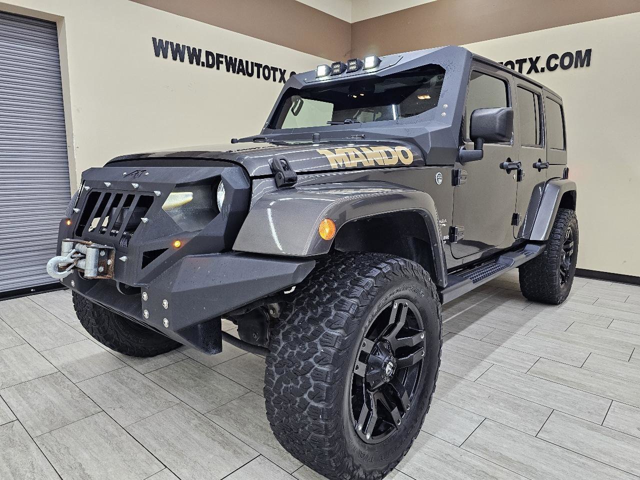 Used 2017 Jeep Wrangler Unlimited Sahara w/ Connectivity Group AWD/4WD image 2