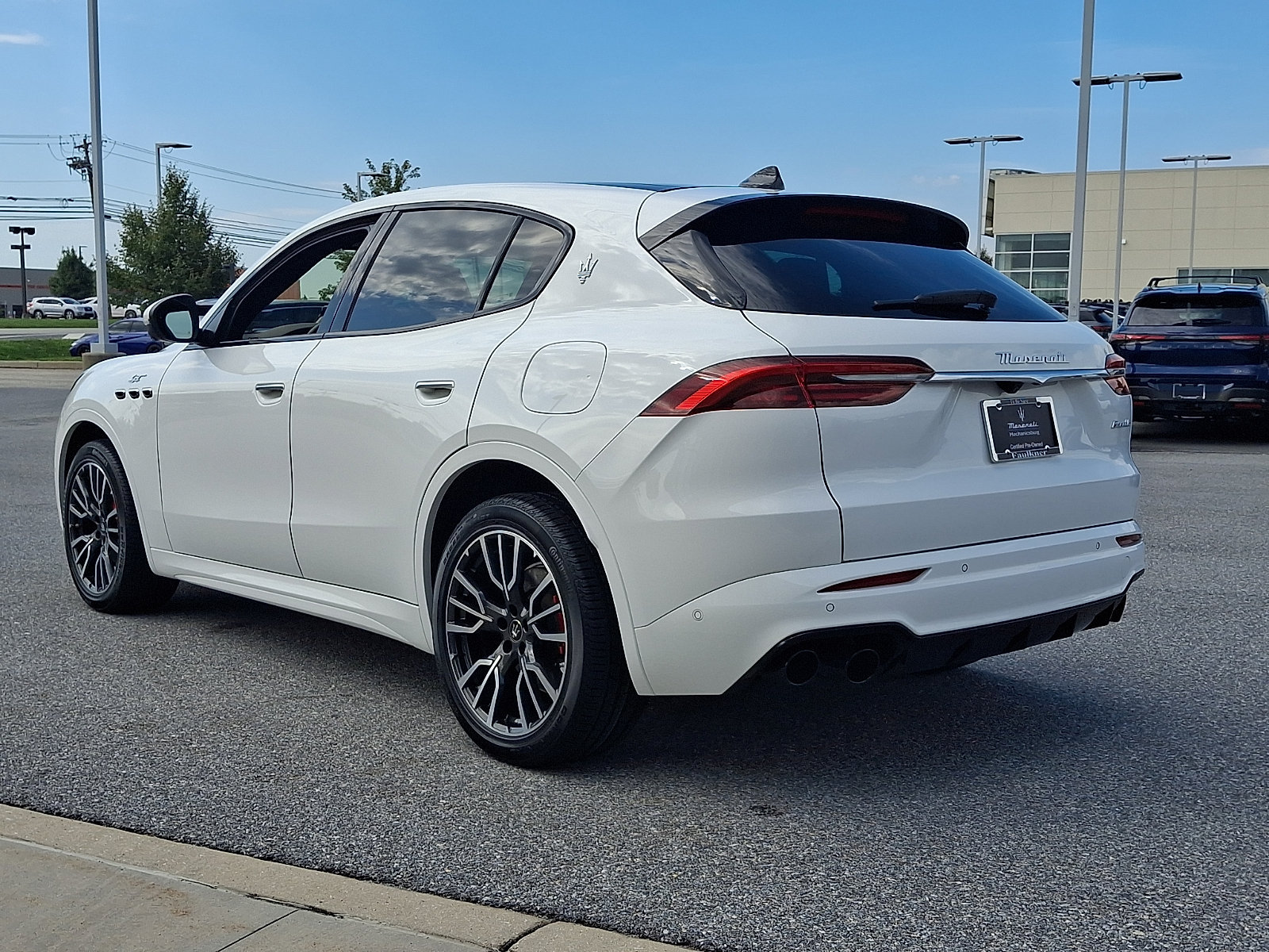 Certified 2024 Maserati Grecale Trofeo AWD/4WD image 5