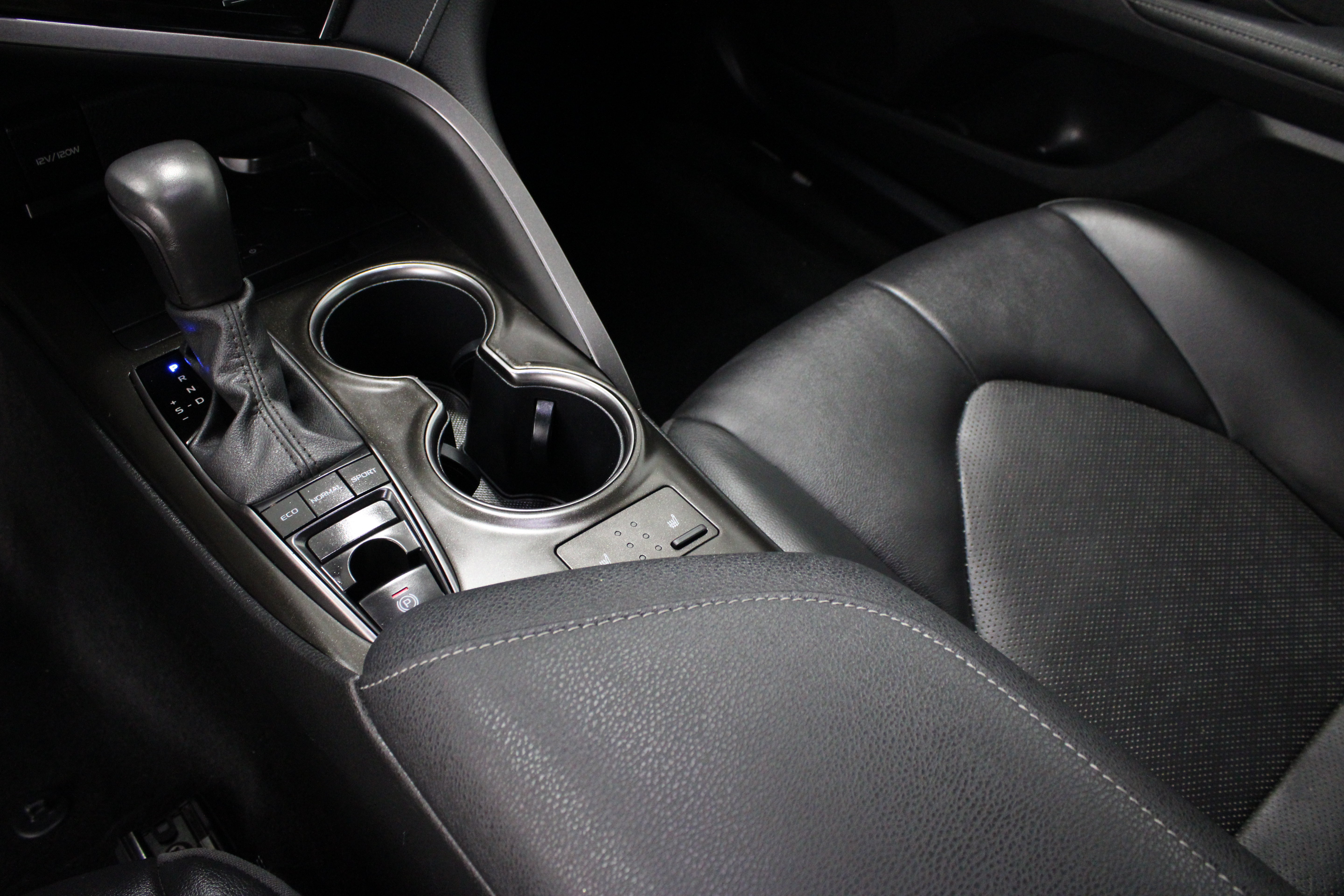 Used 2024 Toyota Camry XSE FWD image 17