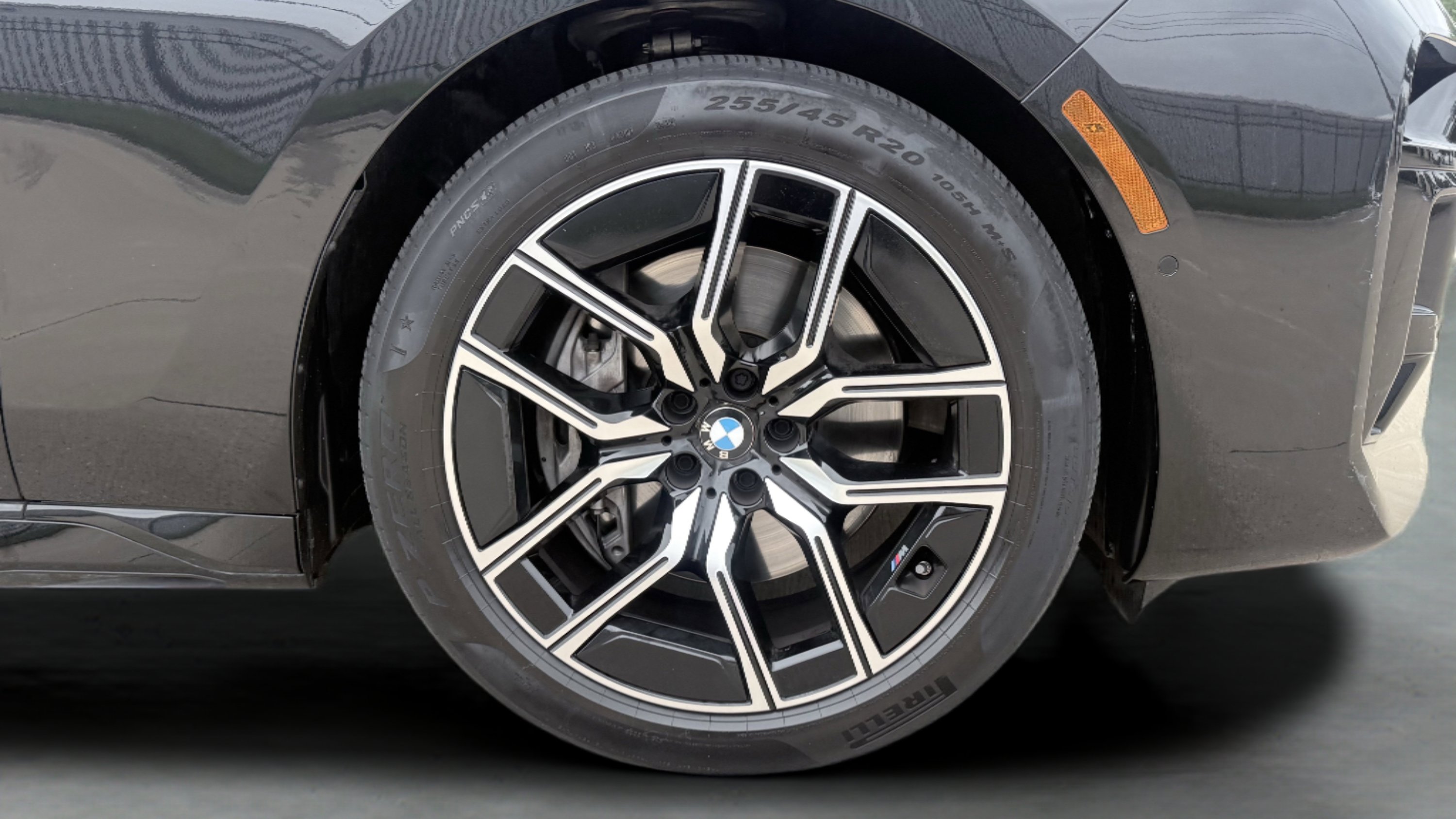 Used 2025 BMW 740i xDrive w/ Premium Package AWD/4WD image 13