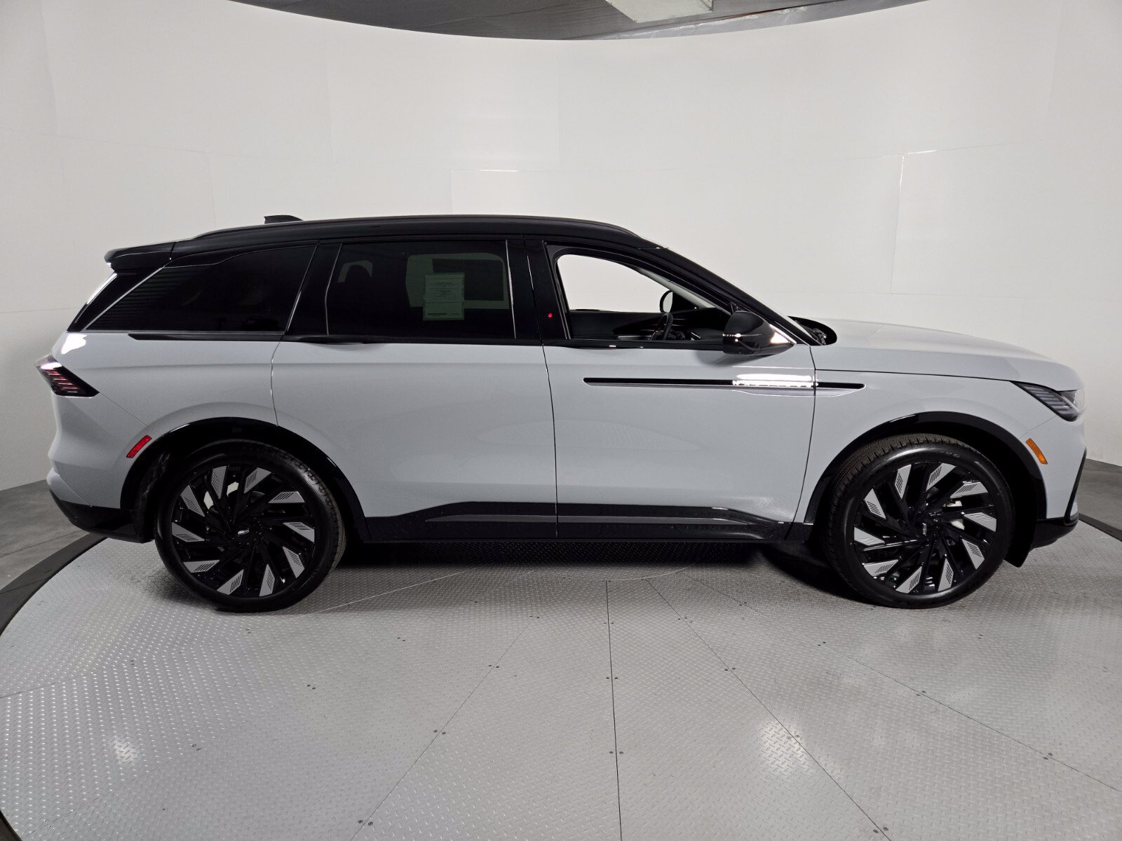 New 2026 Lincoln Nautilus Reserve AWD/4WD image 3