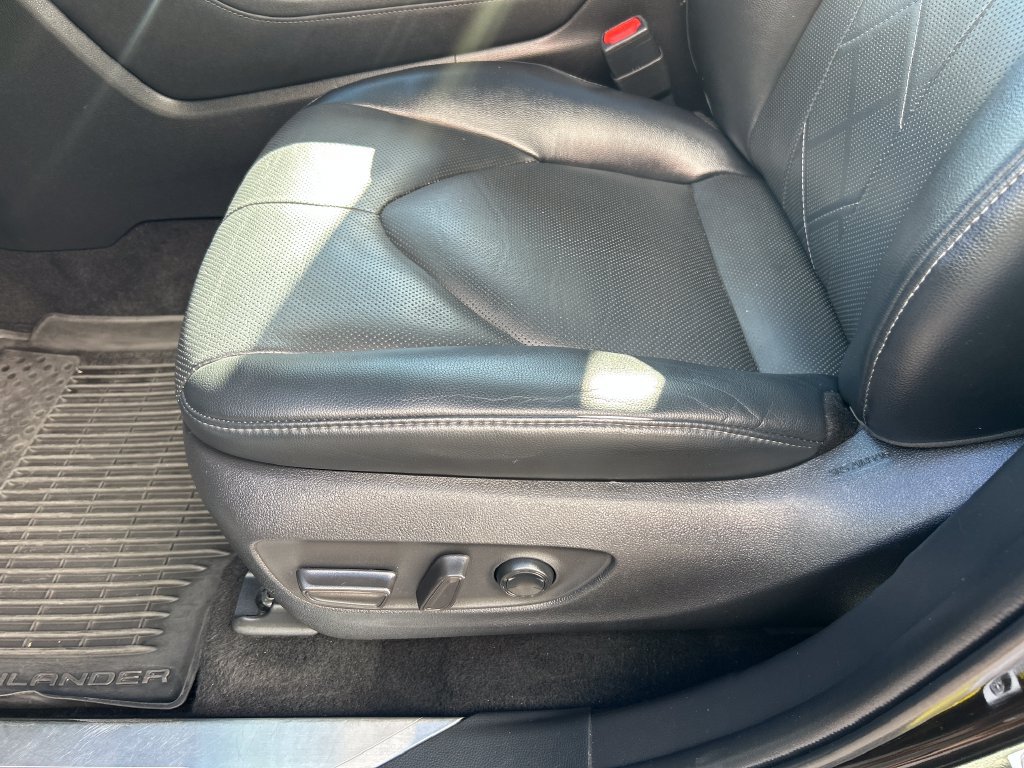 Certified 2022 Toyota Highlander Platinum AWD/4WD image 32