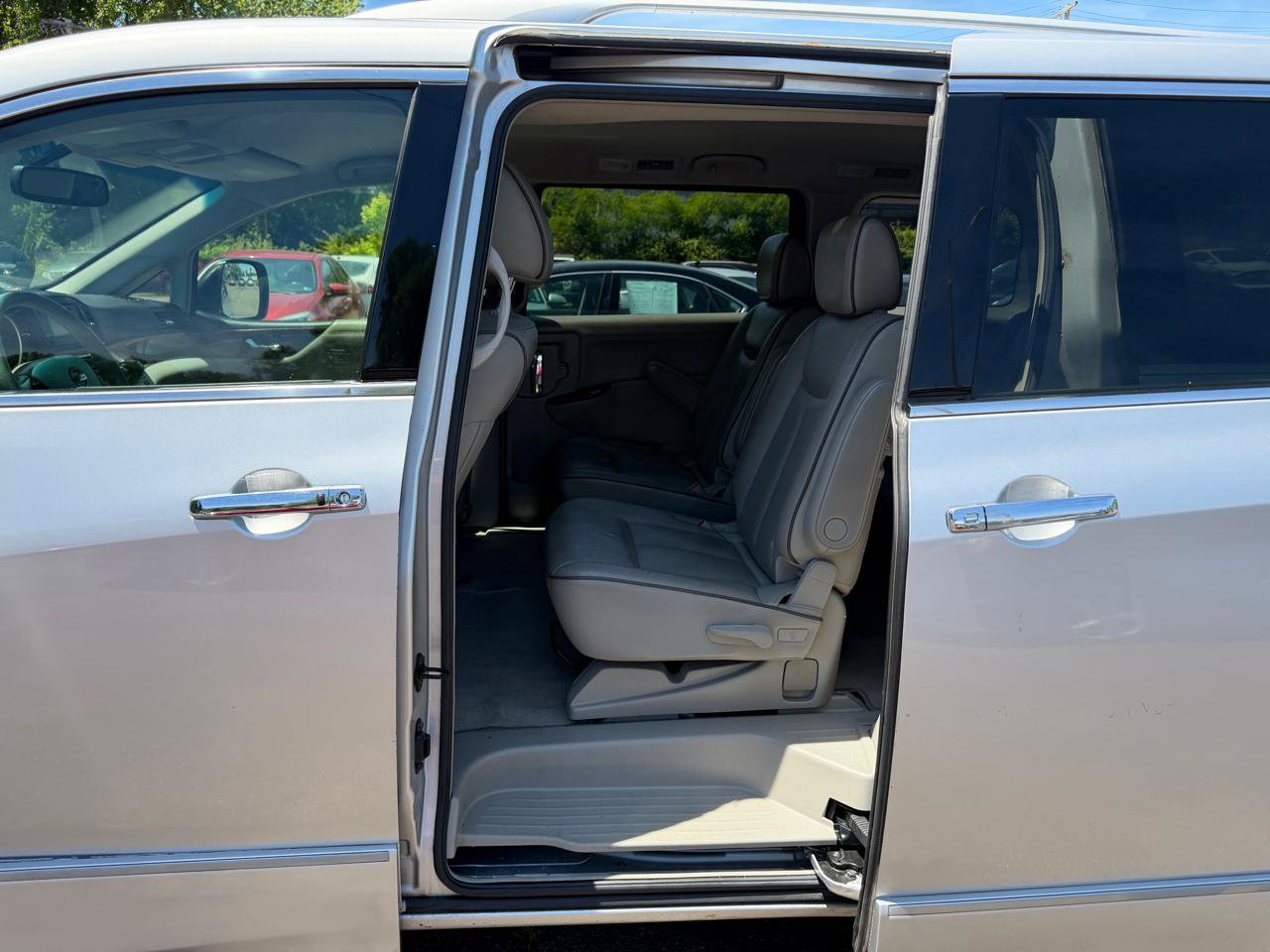 Used 2011 Nissan Quest SL w/ Protection Pkg FWD image 15