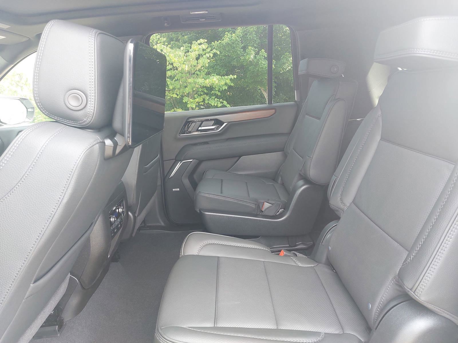 New 2026 GMC Yukon XL Denali w/ Denali Reserve Package AWD/4WD image 14