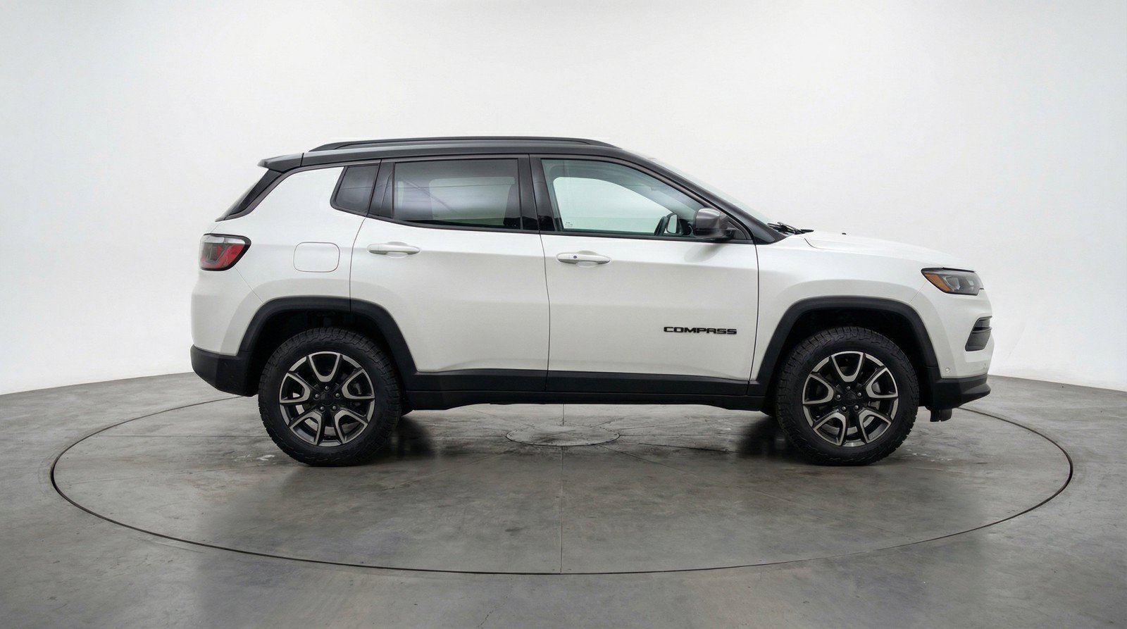Used 2025 Jeep Compass Trailhawk AWD/4WD image 11