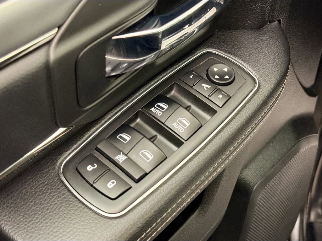 Used 2018 RAM 1500 Sport image 17