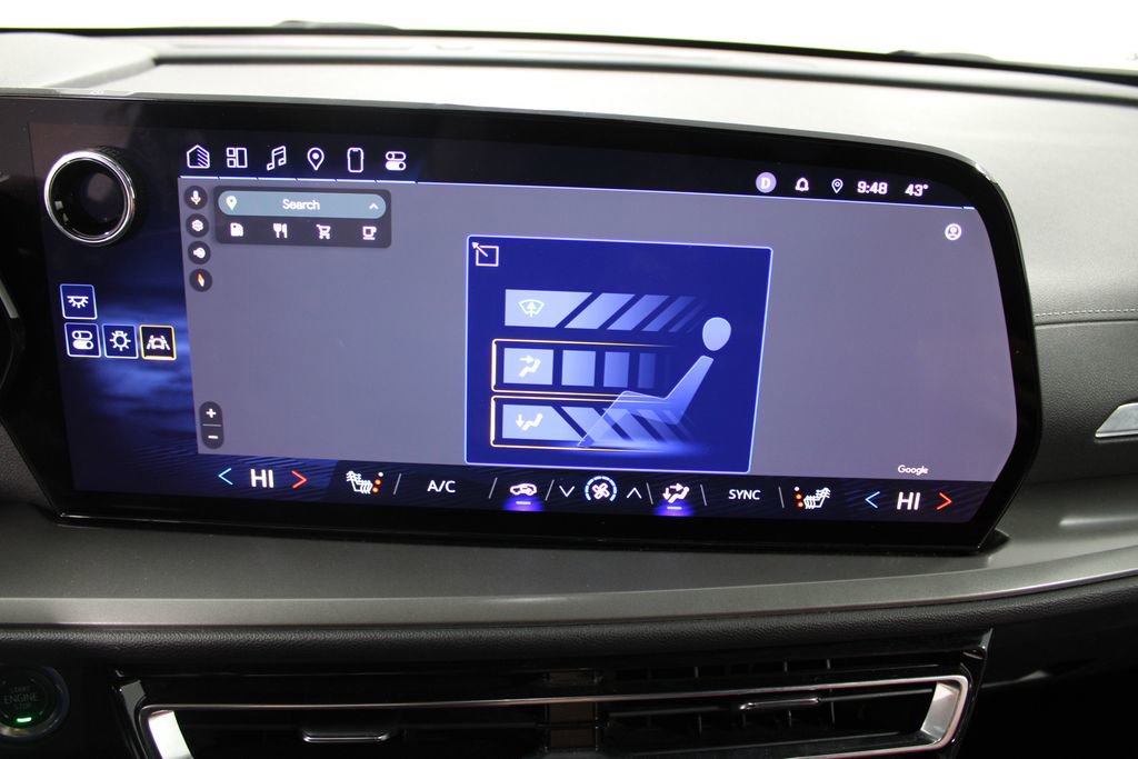 Used 2024 Chevrolet Traverse LT image 32