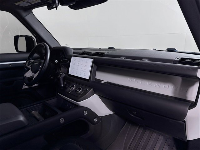 Certified 2022 Land Rover Defender 110 X-Dynamic HSE image 31