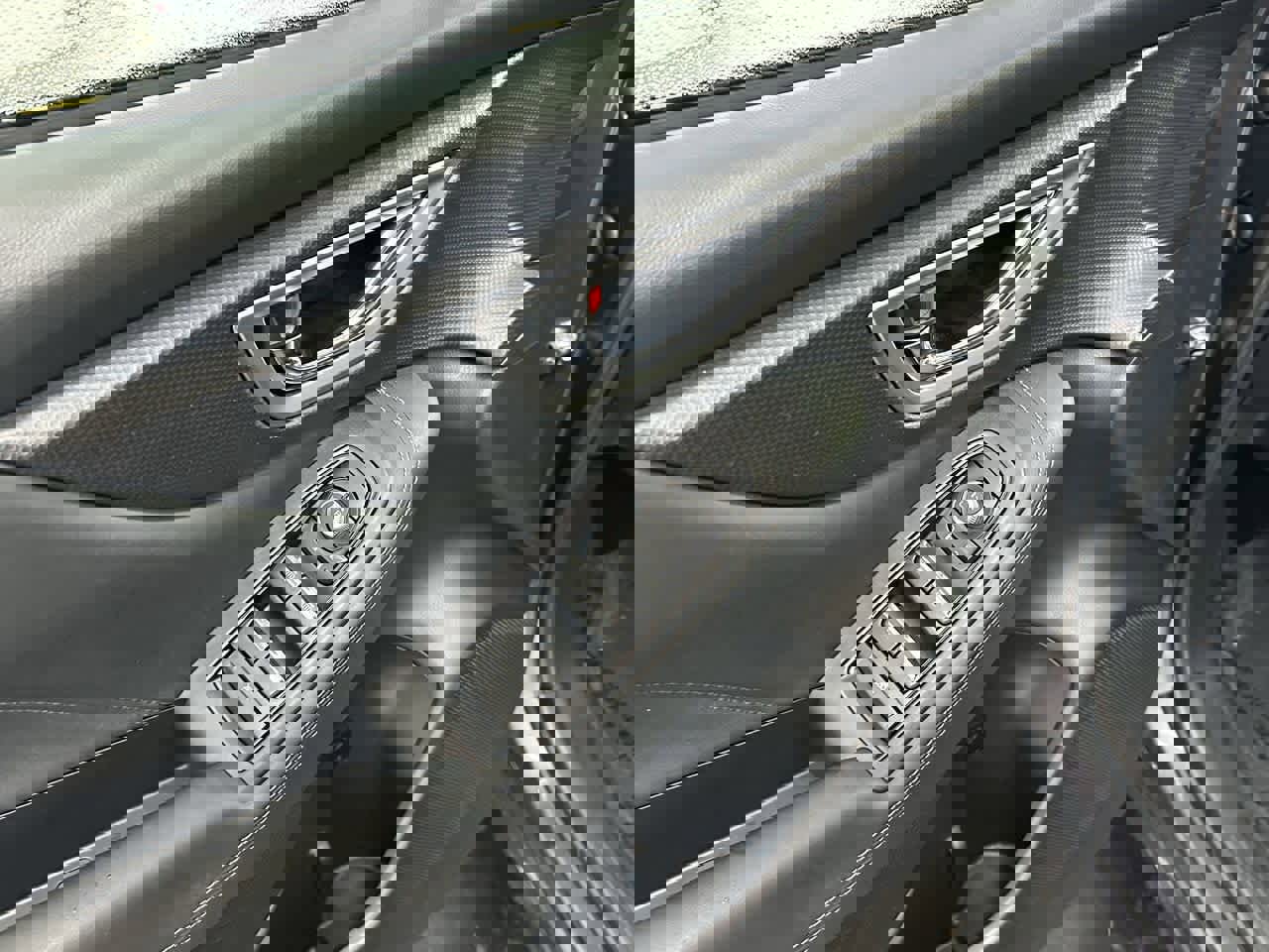 Used 2020 Subaru Forester Limited image 12