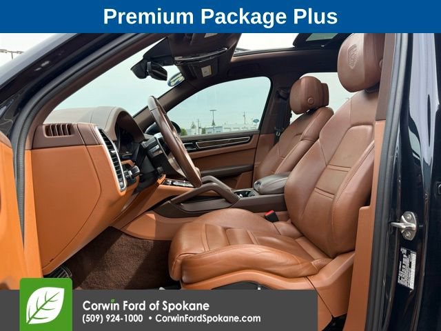 Used 2021 Porsche Cayenne S w/ Premium Package Plus AWD/4WD image 2