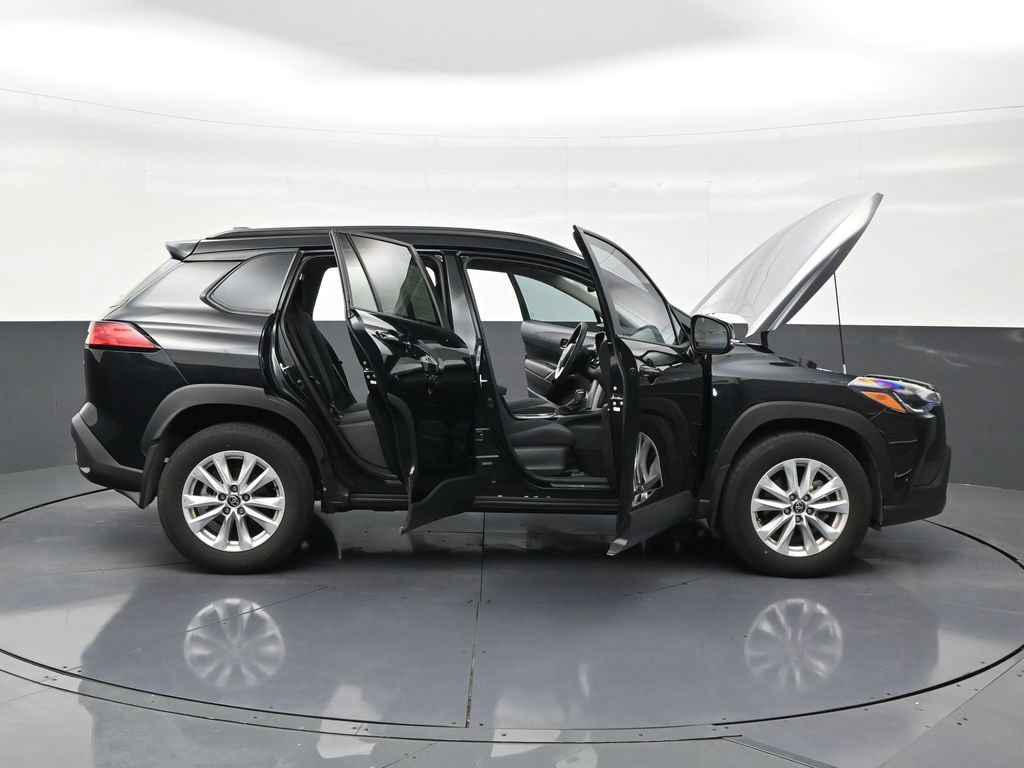Used 2024 Toyota Corolla Cross LE FWD image 29