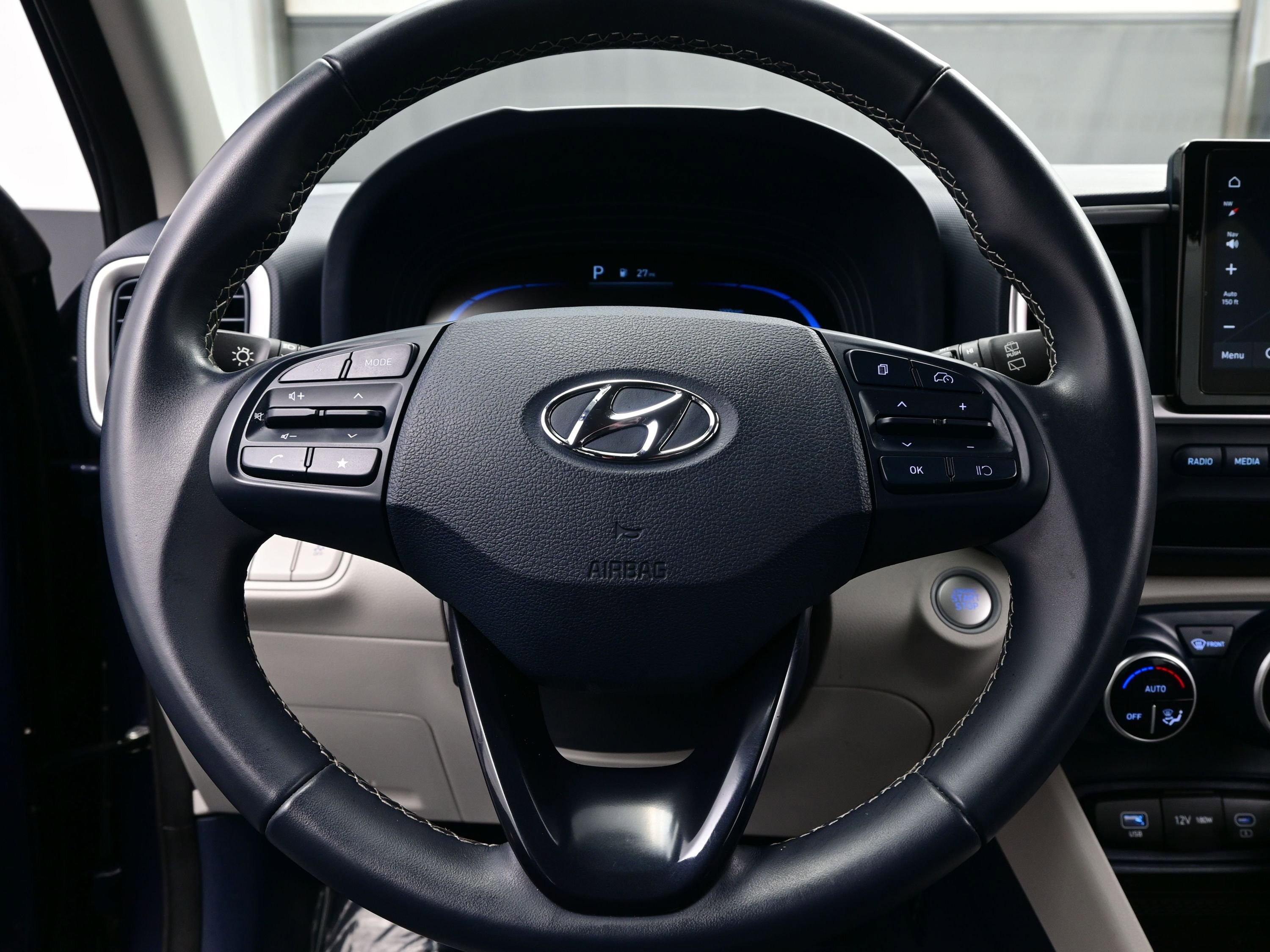 Certified 2025 Hyundai Venue Limited image 23