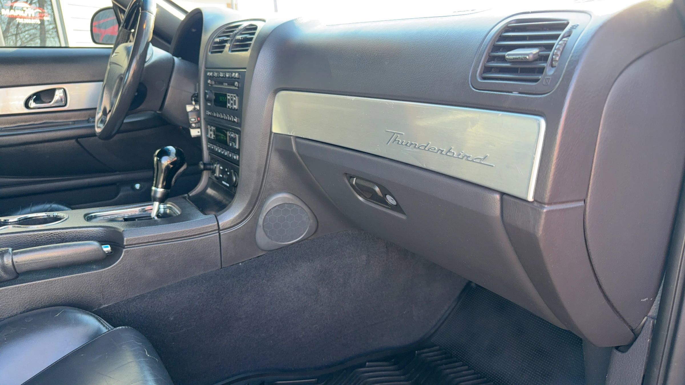 Used 2002 Ford Thunderbird image 25