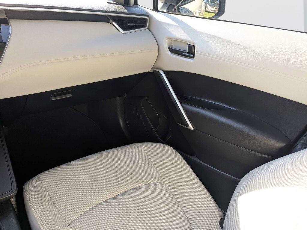 Used 2026 Toyota Corolla Cross LE FWD image 15